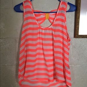 Tank top with blow on the back